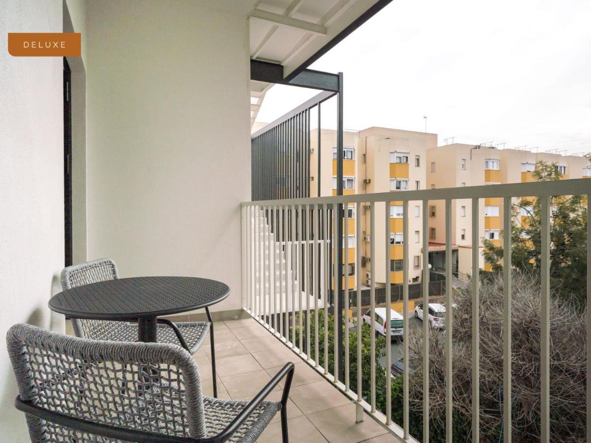 Limehome Sevilla Calle Torcuato Luca De Tena - Digital Access Екстер'єр фото
