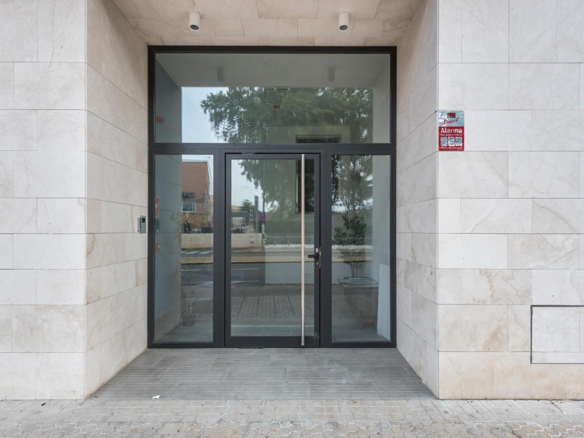 Limehome Sevilla Calle Torcuato Luca De Tena - Digital Access Екстер'єр фото